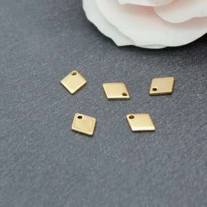 8 small diamond charms in golden stainless steel, 9 x 7 mm, AC413