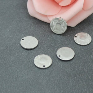 Twee hangers of bedels, 15 mm, roestvrijstalen zonnemotief, AC585