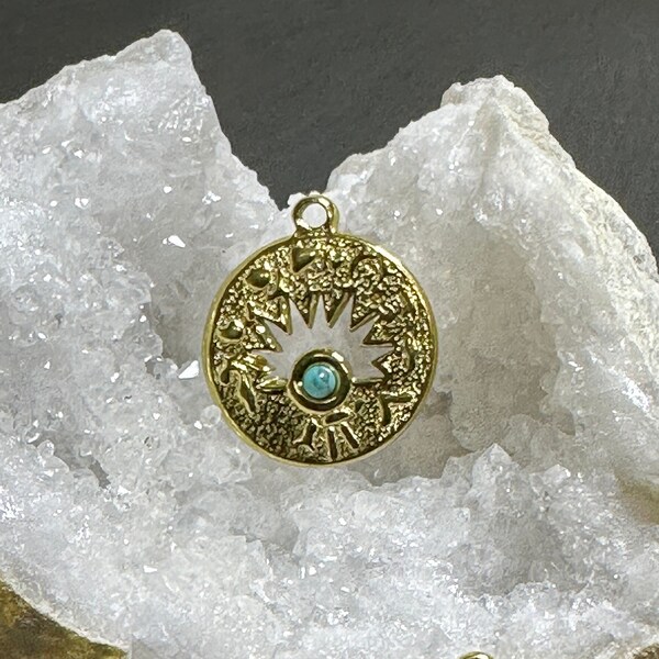 Un pendentif rond, acier inoxydable 304 doré, turquoise de synthèse, AC838