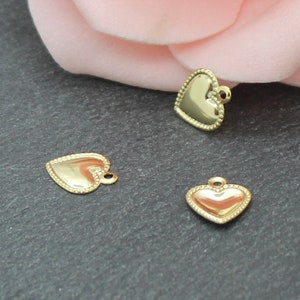 20 small domed heart charms in gold stainless steel, 10 x 8 mm, AC636