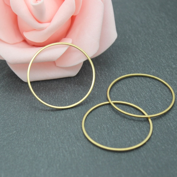 Two 30 mm closed ring connectors in gold stainless steel, ion plating, AC178