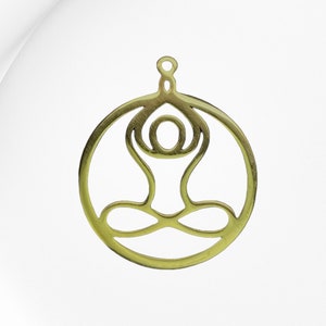 A round pendant, yoga figure, in gold-plated stainless steel 201, vacuum plating, 33.5 x 27.5 mm, AC774