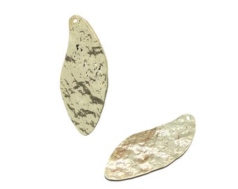 2 pendentifs effet froissé en laiton doré plaqué or, 39 mm x 17 mm, BR577