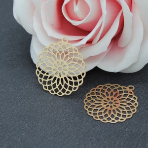 6 rosette prints in gilded brass, 30 mm x 27 mm, EST58