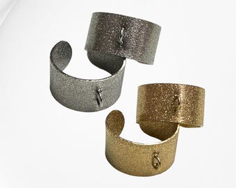 2 silver or gold glittery stainless steel ring holders, a ring for charm or pearl