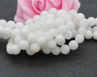 20 perles de jade  6 mm teintées blanc PEJ191
