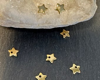 10 mini star charms, 304 gold stainless steel, 5.5x6 mm AC76