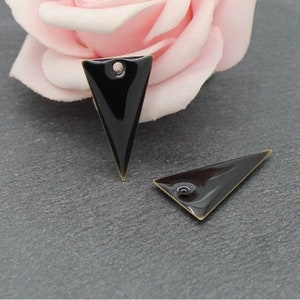 22x13: 4 sequin charms, brass triangle, enameled on both sides, choice of colors