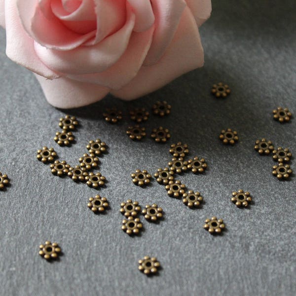 100 petites perles métal bronze forme flocon de 4.5 mm, PMB04