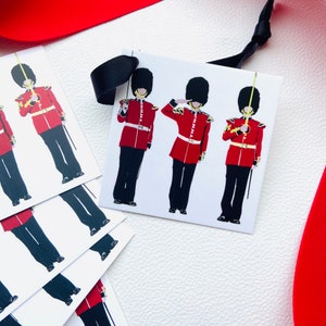BRITISH LONDON GUARD Quadrat Geschenkanhänger | Urlaub Weihnachten Geschenkpapier | Gastgeschenk England Union Jack Soldat England