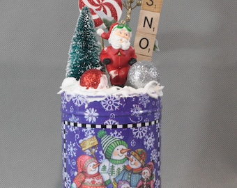 Christmas scene in Vintage Snowman Tin (F)
