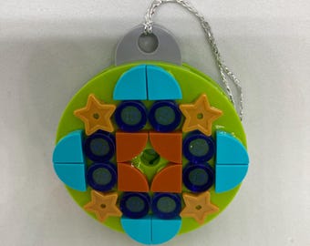 Décoration de boule de Noël en brique moyenne. Cadeau de Noël secret Père Noël pour chaussettes de Noël