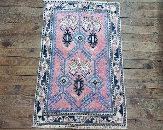 VINTAGE RUGS