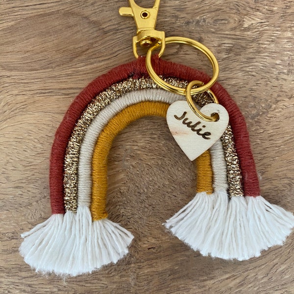 Porte-clé , porte-clés personnalisé, porte-clefs arc en ciel , arc en ciel en macramé, bijou sac , cadeau