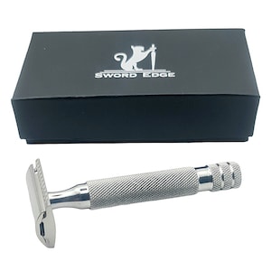 Een perfecte toegangspoort tot een onberispelijk gladde scheerbeurt met het Sword Edge DE-veiligheidsscheermes &quot;Nevon&quot; (ook verkrijgbaar met 2-in-1 OC+CC-kop)