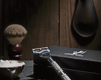 Embrace the art of the perfect shave with Sword Edge Fusion 5 compatible razor "Holmer"