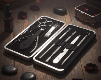Le compagnon ultime pour le soin des ongles : kit Sword Edge Premium Menicure Pedicure