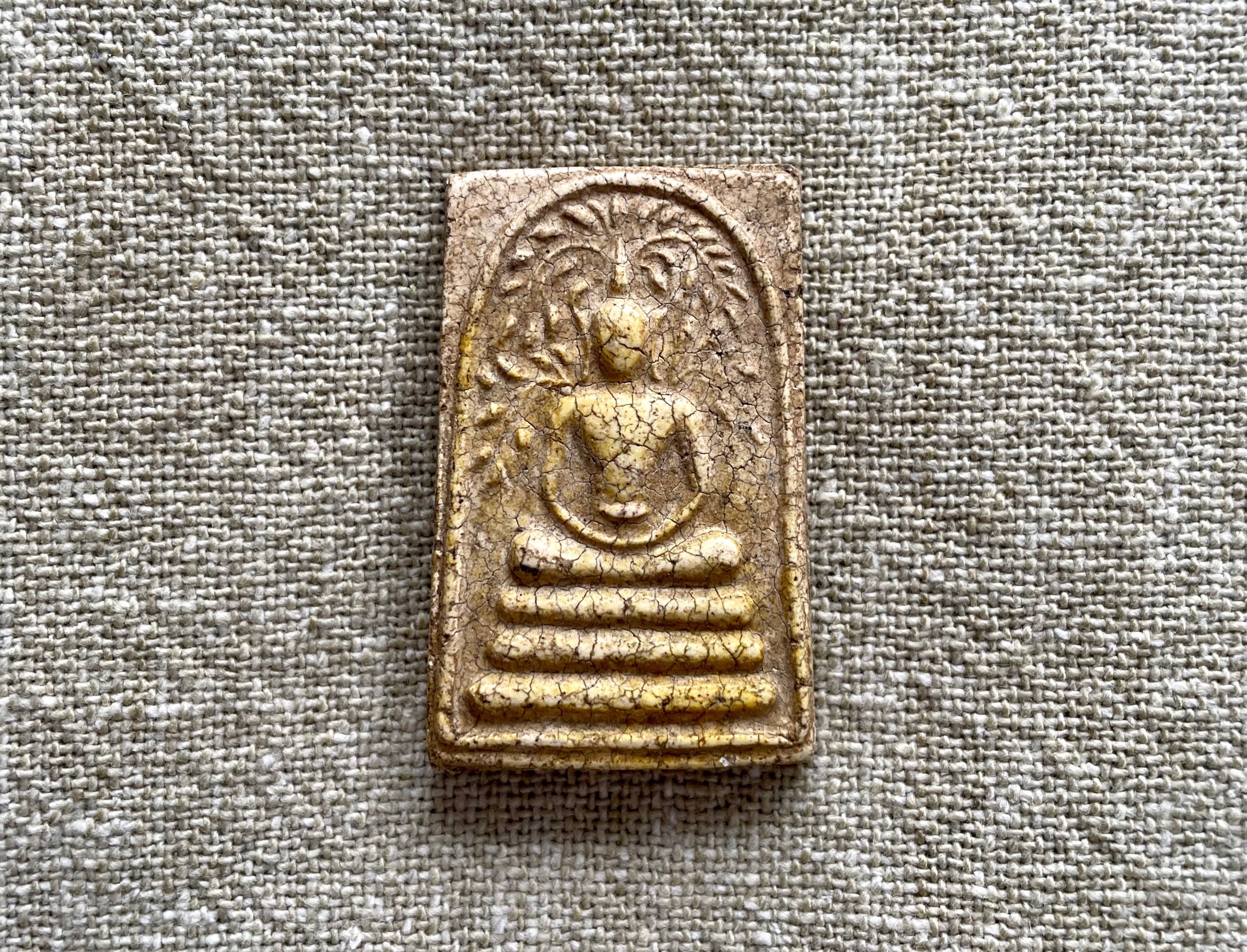 Buda com Tablet da Árvore da Vida do Inspired Planet