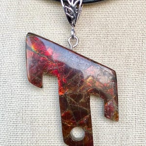 Pendentif ammolite - Gemme très naturelle !  L'ammolite lettre T !  Caution avec incrustation d'argent - À lire absolument