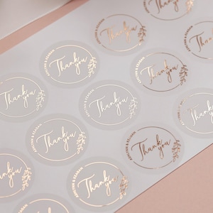 Verijdelde bedankstickers met gepersonaliseerde namen. Bedanklabels voor bedankjes met echte foliedruk in goud, zilver en roségoud
