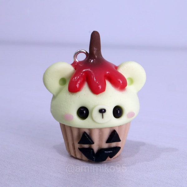 Cupcake d'Halloween hecho en arcilla polimérica, cupcake amuleto, oso de arcilla polimérica, regalos originales, joyería kawaii