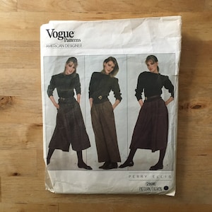 1980&#39;s Vogue Pattern 2808 American Designer Women&#39;s Culottes and pants ankle length or mid calf Size 6 Waist 23&quot;