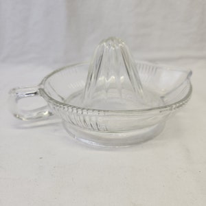 Vintage ribbed glass Juicer / Reamer, 6 25&quot; across, vintage kitchen