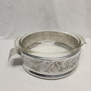 Vintage Pyrex 1.5 qt with pewter stand, vintage serving dish. MCM kitchen decor