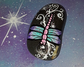 Handbemalter Libellenfelsen / Meter kunst Naturstein Sammler / Garten Dekor Outdoor Dekoration / Fee zauberhaft Käfer Drachenfliege