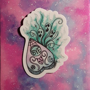 naklejka ouija planchette pastel goth / wycinana naklejka winylowa / przerażająca słodka gotycka kawaii / upiorna czarownica duchowa tablica duchów upiorny kot różowy