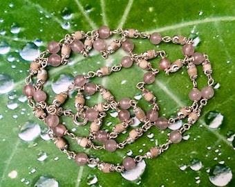 Tulsi con collana a catena in argento con quarzo rosa