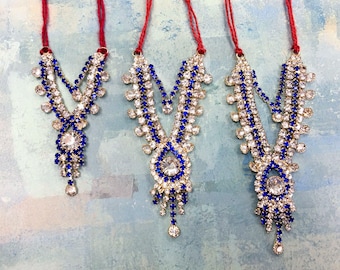 Krishna Prema - Collana con Divinità in Strass Blu Zaffiro - Multifilo