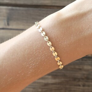 Dainty Gold Filled Coin Bracelet / Delicate Gold Fill Coin Bracelet / Gold Disc Bracelet / Gold Layering Bracelet / Gold Disc Bracelet