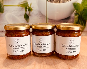 La Conza pate paste from Sicily for gourmets with dried tomatoes, mushrooms, aubergines, olives, garlic, chili peppers
