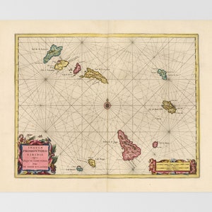 Puede incluir: Un mapa antiguo de las Islas de Cabo Verde, que muestra las islas en varios colores con una rosa de los vientos en el centro. El mapa está titulado "Insula Promontorii Viridis" e incluye el texto "Quae de Cabo Verde dicuntur Insulae de Sota Vento."