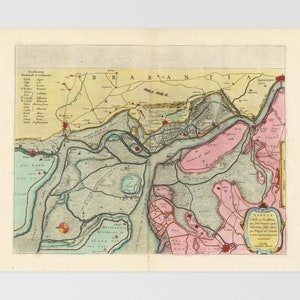 Puede incluir: Una impresión de mapa antiguo que representa Brabante, con ilustraciones detalladas de ríos, ciudades y características geográficas. El mapa está coloreado en tonos de verde, rosa y amarillo, con etiquetas de texto en latín. La impresión está en papel envejecido.
