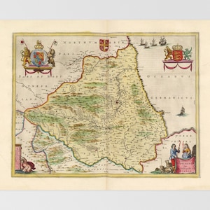 Pode incluir: Um mapa antigo da região de Yorkshire na Inglaterra, impresso no século XVII. O mapa é colorido à mão e apresenta uma representação detalhada da geografia da região, incluindo rios, cidades e vilas. O mapa é rodeado por uma borda decorativa e inclui um brasão de armas nos cantos superior esquerdo e direito.