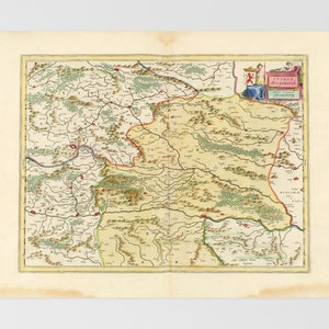 Könnte beinhalten: Eine antike Karte der Region Steiermark, Österreich, mit einer detaillierten Darstellung der Landschaft und der Städte. Die Karte ist von einem dekorativen Rahmen umgeben und enthält eine kleine Einlagekarte. Die Karte ist auf gealtertem Papier gedruckt und hat einen vergilbten Farbton.