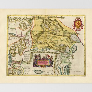 Puede incluir: Un mapa antiguo de la región de Stavanger, Noruega, con un escudo de armas en la esquina superior derecha. El mapa está impreso en papel con un tono amarillento y presenta una representación detallada del paisaje.