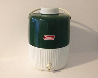 Vitnage Retro Coleman Snow Lite 2 Gallon Insulated Thermal Cooler Green Plastic Picnic RV Camper Camping Glamping Spout Beverage Water Jug
