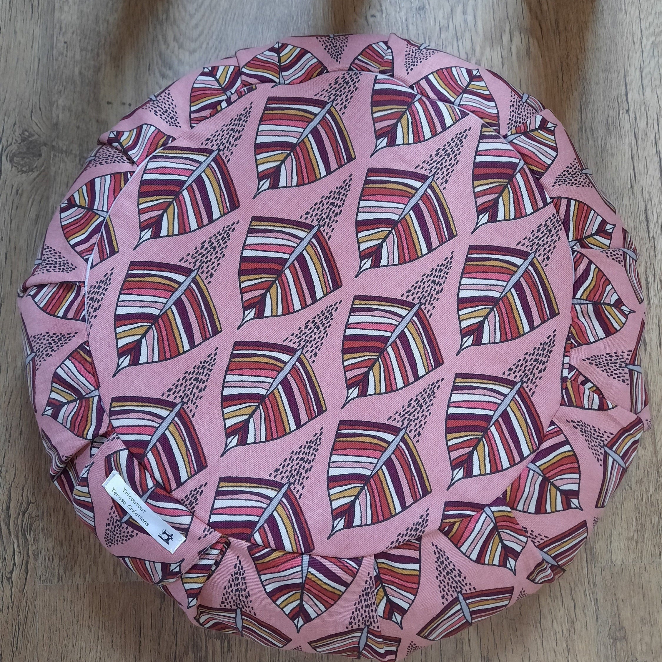 Coussin Méditation Feuilles Ethniques Fond Rose Incarnadin