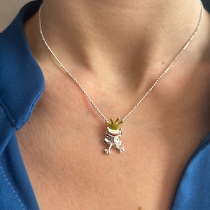 Joyería de Príncipe Rana, Colgante de Plata, Colgante de Príncipe Rana, Joyería de Animales, Joyería Contemporánea, Colgante de Plata, Joyería de Esmalte, Regalo para ella