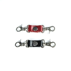 Leather double fixation strap with carabiners