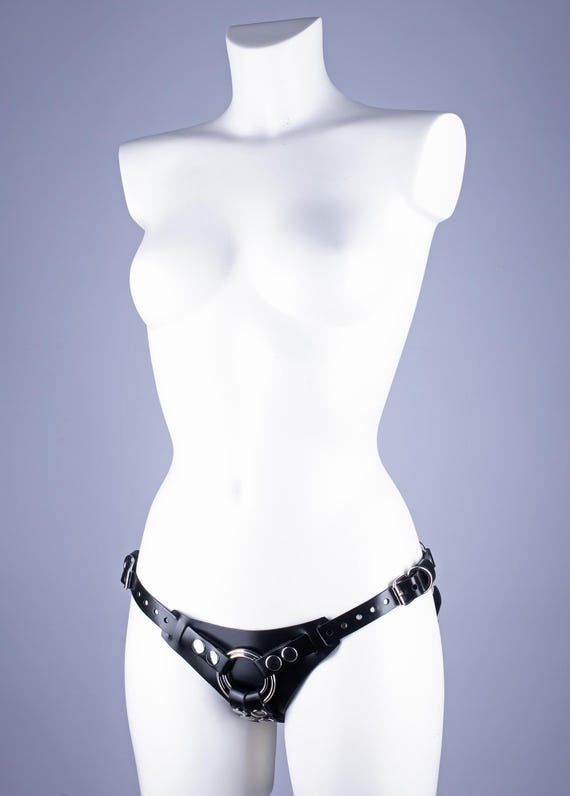 Strap On Harness mit abnehmbaren Lederrcken, Doppeldildo Harness, Pegging  Harness, Dildo Harness, BDSM Harness, Strapon Harness, MATURE - Etsy  sterreich