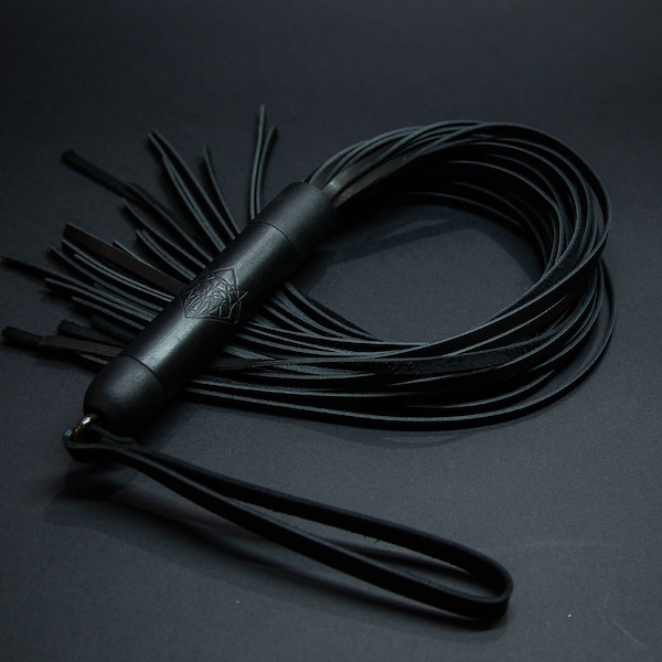 Leather flogger, bdsm flogger, spanking flogger, leather whip