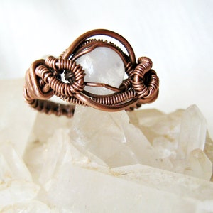 Rainbow moonstone copper ring, bague Pierre de Lune arc en ciel (Labradorite blanc) en cuivre, size 8 (US) - 57 (FR), handmade