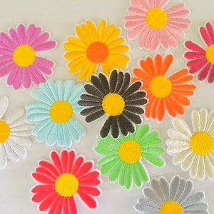 Set of 12 High Quality Daisy Flower Patches Iron on Appliqué 1.5 inch Diameter