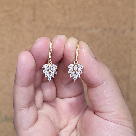Red Patel's earrings, best wedding earrings, long (Latkan ) earrings , Gold  earrings or diamond inside, good jewellery, for women and girls