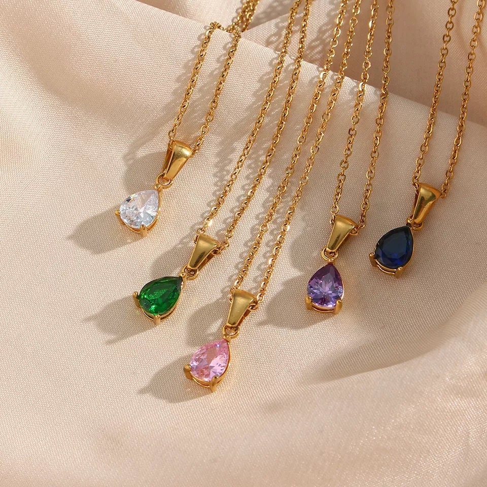 Gold pendant under online 3000