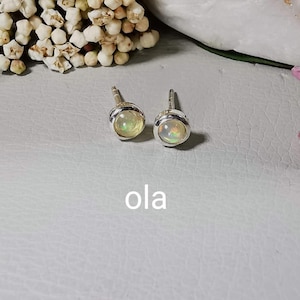 Handgefertigte Silberohrstecker mit Opal (Äthiopien)